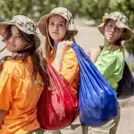 students-carrying-food-threepeaks-ascent-residential-treatment